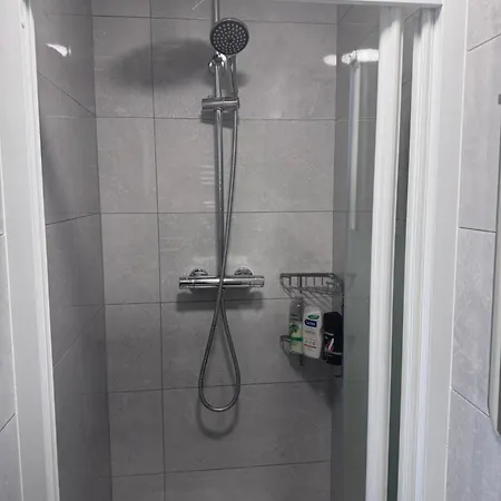 Cosy Space Near Airport And دبلن